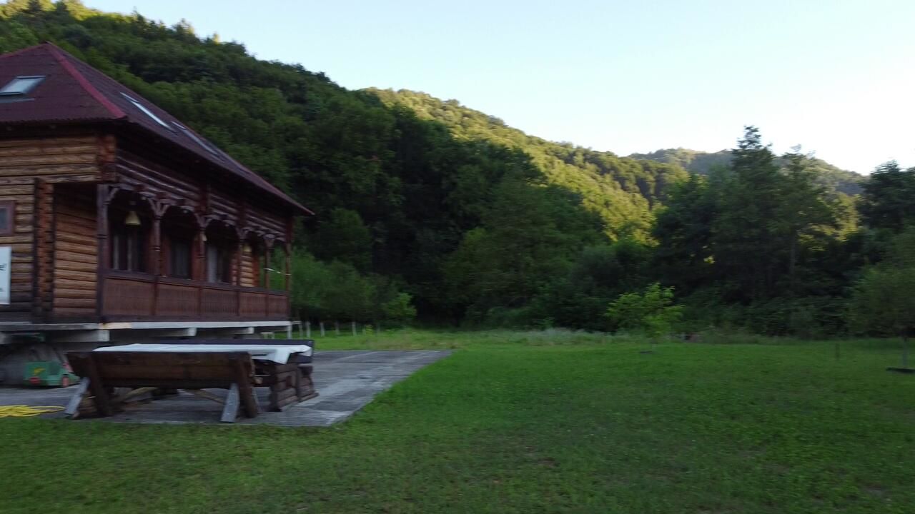 Гостевой дом Casa de peste râu Copalnic Mănăştur